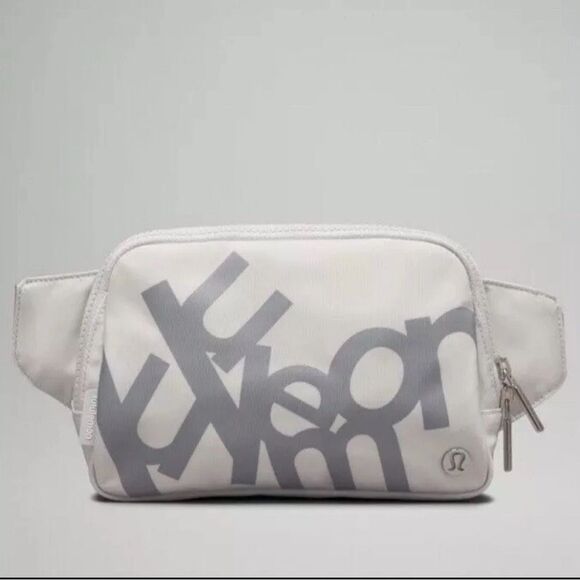 lululemon athletica Handbags - Lululemon Everywhere Belt Bag Large 2L in Vapor Rhino Grey LU9BJAS. NWT!